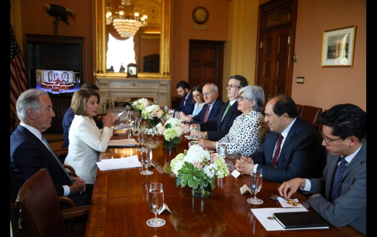 Graciela Márquez, secretaria de Economía, mostró esta imagen del encuentro entre funcionarios mexicanos y congresistas estadounidenses. TWITTER@GMarquezColin