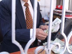 El billete verde se compró en un precio mínimo de 18.45 pesos. EL INFORMADOR/ARCHIVO