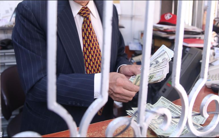 El billete verde se compró en un precio mínimo de 18.45 pesos. EL INFORMADOR/ARCHIVO