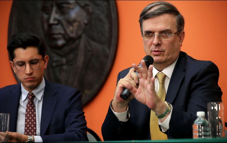 Marcelo Ebrard da una conferencia de prensa en la Embajada de México luego de las conversaciones con el vicepresidente de EU, Mike Pence y el secretario de Estado, Mike Pompeo. AFP/C. Somodevilla