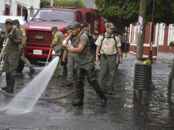 Este miércoles comenzaron con el lavado de la plaza principal. ESPECIAL / Protección Civil Jalisco