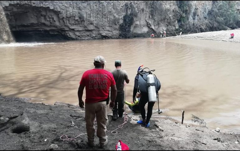 Al municipio llegó un equipo de buzos de rescate de la UEPCBJ para trabajar en la localización de posibles desaparecidos. ESPECIAL / Protección Civil Jalisco
