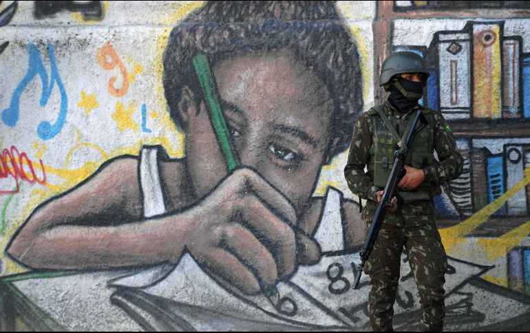 El perfil con mayor posibilidad de muerte violenta en Brasil corresponde a un hombre joven, negro y soltero, lo que demuestra una fuerte desigualdad por cuestión de etnia. AFP/C. De Souza