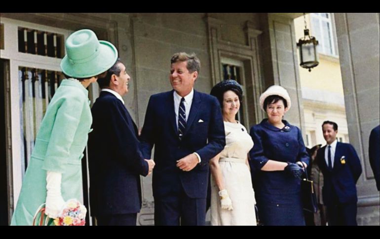 En 1962 encuentro histórico de los Presidentes Kennedy y López Mateos con sus esposas Jackie y Eva, presente también Avecita López Mateos.