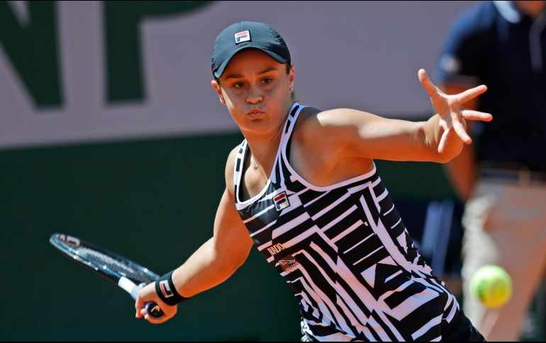La australiana Ashleigh Barty se enfrentará a la estadounidense Amanda Anisimova en la cancha Suzanne-Lenglen. AP/P.GOLOVKIN