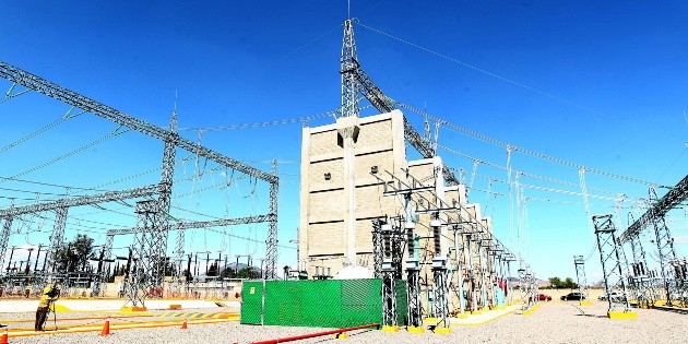 Fitch tambi&eacute;n baja calificaciones a la CFE