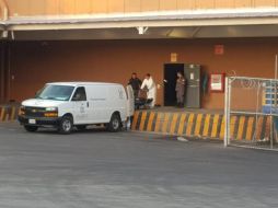 Transcurridas más de tres horas el cuerpo fue sacado del establecimiento por la puerta de atrás. EL INFORMADOR / R. Bobadilla