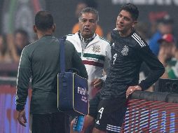 Édson Álvarez salió del partido amistoso ante Venezuela al minuto 30 por molestias en la rodilla. IMAGO7/E. Espinoza