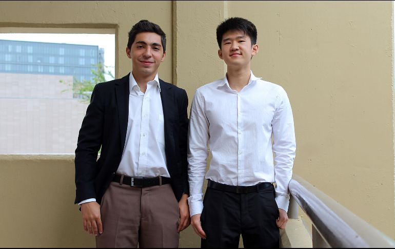 Enrique Moel Miranda y Ji An Song obtuvieron los mejores promedios de su generación. EL INFORMADOR/E. Barrera