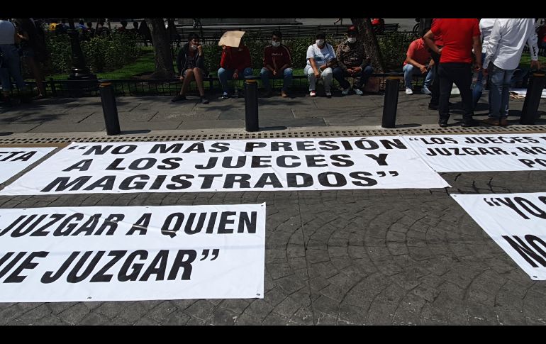 Los asistentes, quienes se refirieron como familiares de presos, caminaron desde el Parque Rojo, de donde salieron a las diez de la mañana. EL INFORMADOR/ Y. Mora
