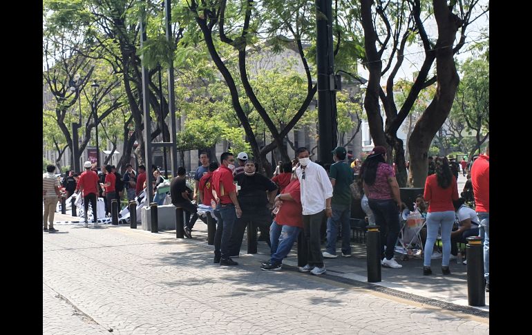 Los asistentes, quienes se refirieron como familiares de presos, caminaron desde el Parque Rojo, de donde salieron a las diez de la mañana. EL INFORMADOR/ Y. Mora