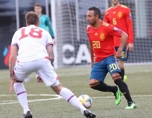 El partido marca el regreso de Santi Cazorla (#20), de 34 años, a la Selección española. EFE/K. VANG