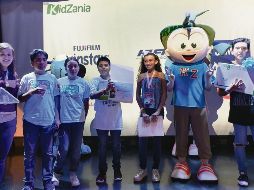 Los niños ganadores recibieron diversos premios por sus fotografías con temática ecológica. EL INFORMADOR / E. Esparza