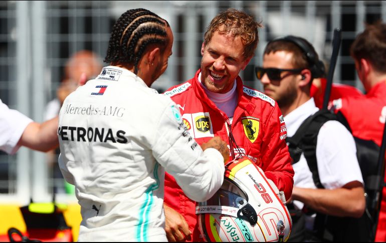 Vettel (D) gana su primera posición de privilegio de este año. AFP/D. ISTITENE
