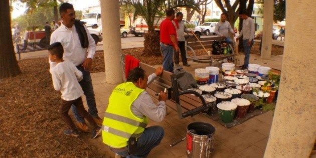 Rehabilitan parques en colonia Lomas Independencia
