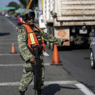 Con retenes y escáners responde México a ola migrante en Chiapas