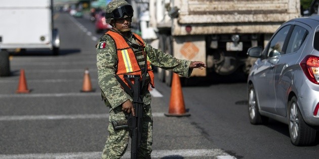 Con retenes y esc&aacute;ners responde M&eacute;xico a ola migrante en Chiapas