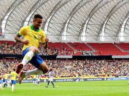Gabriel Jesús, del Manchester City, anota dos veces ante los catrachos. EFE/S. MOREIRA