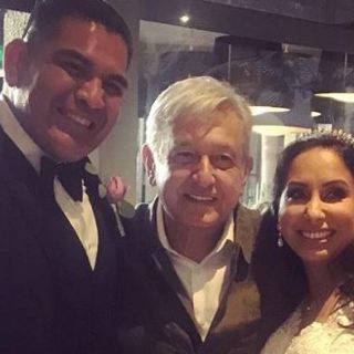 López Obrador "se cuela" en boda en Tijuana