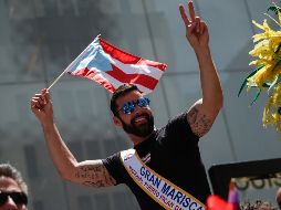 Ricky Martin saludó y bailó al ritmo del grupo de bomba que le acompañó. EFE / K. Betancur