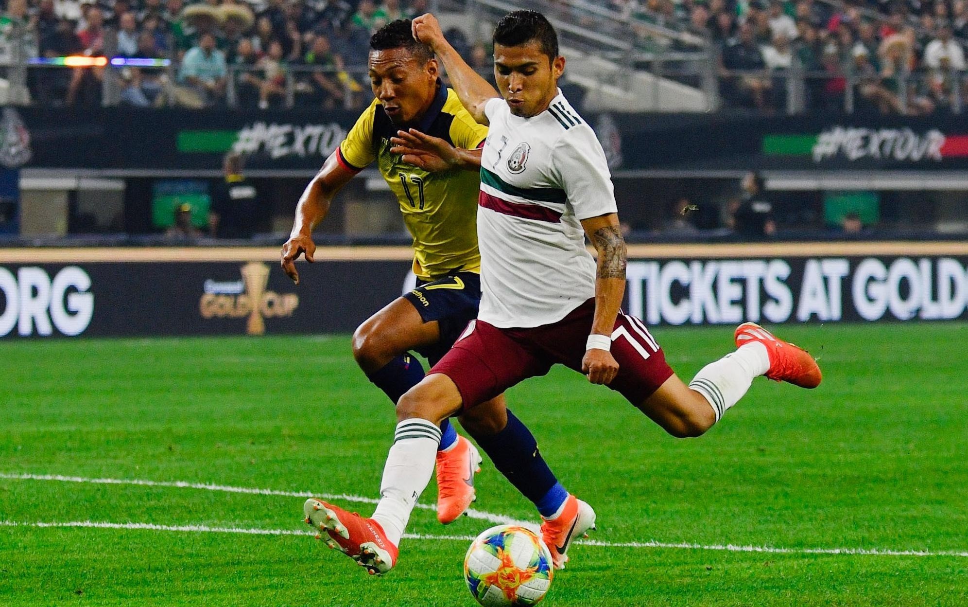 Spectacular Presencia Rojiblanca En El Empate Del Tri Ante Ecuador En El Estadio Akron Picture in 4K
