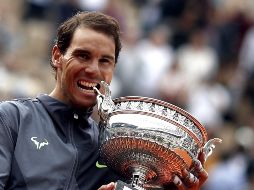 Nadal se convirtió en campeón de Roland Garros por duodécima ocasión, luego de vencer a Dominic Thiem. EFE / Y. Valat