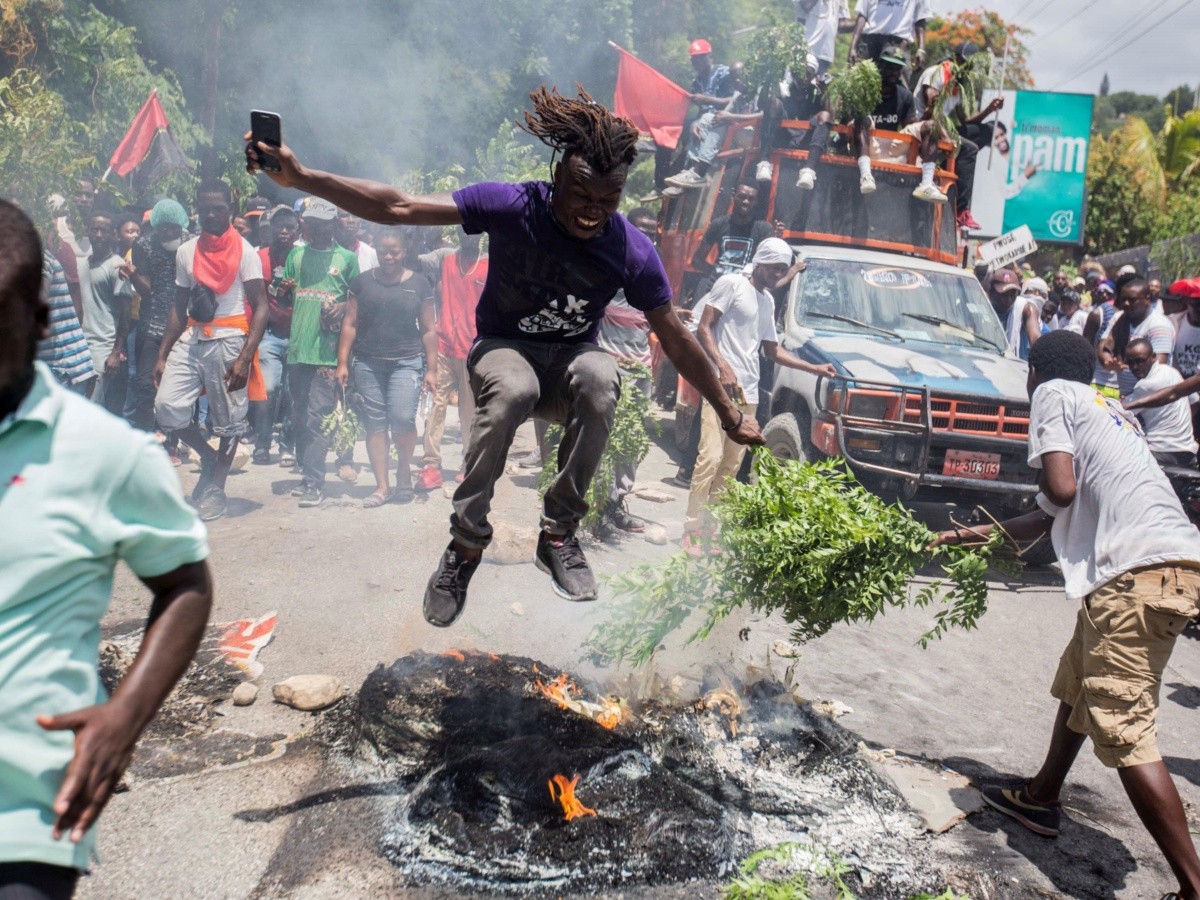  Huelga paraliza Haití; exigen renuncia del presidente