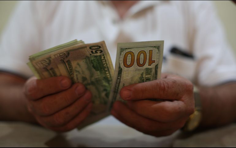 La moneda se compró en un mínimo de 18.10 pesos este lunes. EL INFORMADOR/ARCHIVO