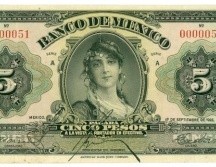 El primer billete de 5 pesos emitido por el recién creado Banco de México en 1925 tenía a una misteriosa mujer en su anverso. BANCO DE MÉXICO