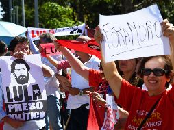 Manifestación afuera del Ministerio de Justicia en apoyo a Lula. Los abogados del expresidente aseguran que su cliente es víctima de una persecución política. AFP/E. Sa