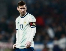 Quien se prepara con Argentina para disputar la Copa América 2019, destronó al boxeador retirado Floyd Mayweather como el que más dinero ha acumulado sumados salario y patrocinios. AFP / ARCHIVO