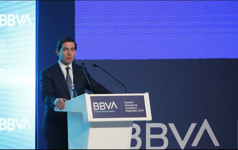 El presidente del Grupo BBVA, Carlos Torres, habla en la Reunión Nacional de Consejeros Regionales del BBVA, este martes en la Ciudad de México. EFE/M. Guzmán