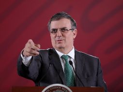 El secretario de Relaciones Exteriores, Marcelo Ebrard, habla durante la rueda de prensa diaria de Gobierno este martes, en la Ciudad de México. EFE/S. Gutiérrez