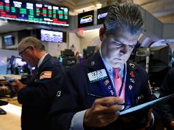 El promedio industrial Dow Jones retrocedió 14 puntos, 0.1%, a 26 mil 048 unidades. AP/R. Drew