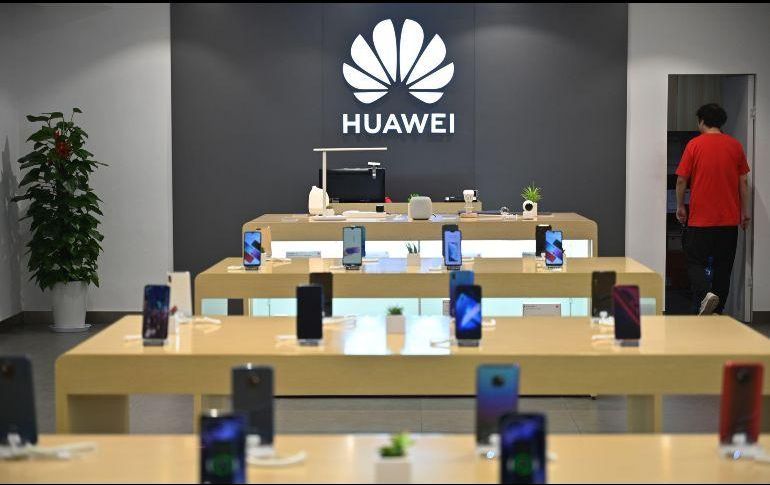 Aunque Huawei ha negado que compartiera secretos de los usuarios con el gobernante Partido Comunista chino, Trump se ha propuesto persuadir a los aliados de Estados Unidos de que eviten el equipamiento  en sus redes móviles 5G. AFP / ARCHIVO