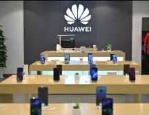 Aunque Huawei ha negado que compartiera secretos de los usuarios con el gobernante Partido Comunista chino, Trump se ha propuesto persuadir a los aliados de Estados Unidos de que eviten el equipamiento  en sus redes móviles 5G. AFP / ARCHIVO