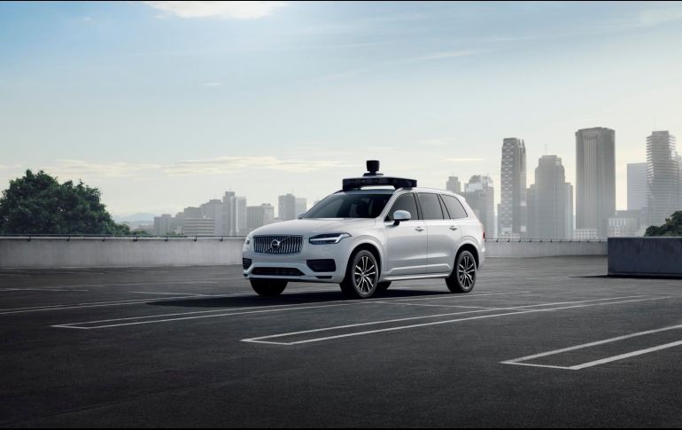 Uber y Volvo Cars se asociaron en septiembre de 2016. Este es el tercer vehículo que desarrollan juntos. ESPECIAL/ AP