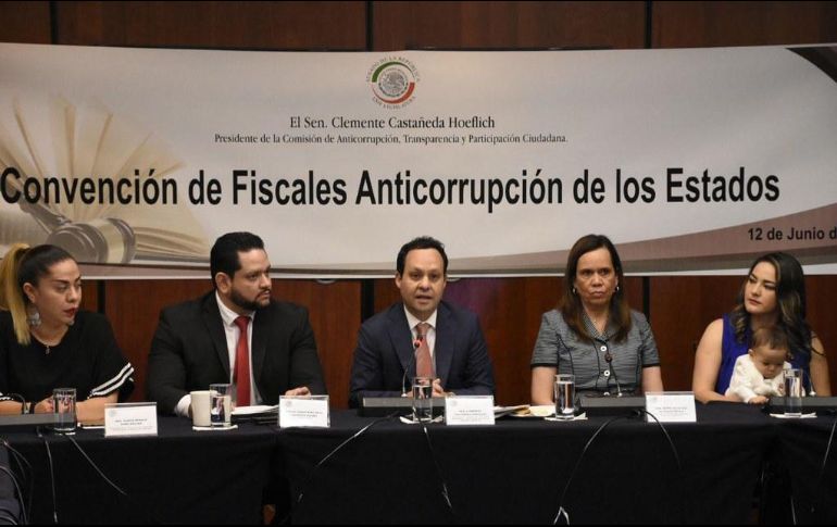 Clemente Castañeda (c) encabezó la Convención Nacional de Fiscales Anticorrupción. ESPECIAL