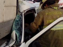 Ocurre durante las primeras horas de esta mañana, sobre la vía El Verde, poco antes de la empresa IBM. ESPECIAL/ PROTECCIÓN CIVIL JALISCO