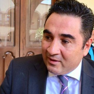 Ricardo Suro desaprueba exámenes de control de confianza por “ilegales”