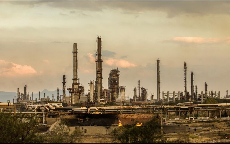 Las primeras asignaciones con distintos socios de Pemex representaron para la petrolera nacional recursos por mil 670 millones de dólares. NTX / ARCHIVO
