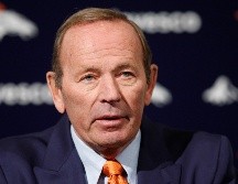 Elegido al Salón de la Fama Pro Football en 2019, fue el primer dueño en la historia del futbol profesional cuyo equipo alcanzó las 300 victorias, incluidos playoffs, durante tres décadas. AP / ARCHIVO
