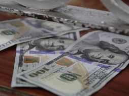 Usuarios compraron el dólar en un mínimo de 18.00 pesos. EL INFORMADOR/ARCHIVO