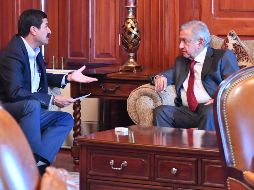 López Obrador y Javier Coral sostuvieron un diálogo privado en el despacho del gobernador. NTX/ESPECIAL