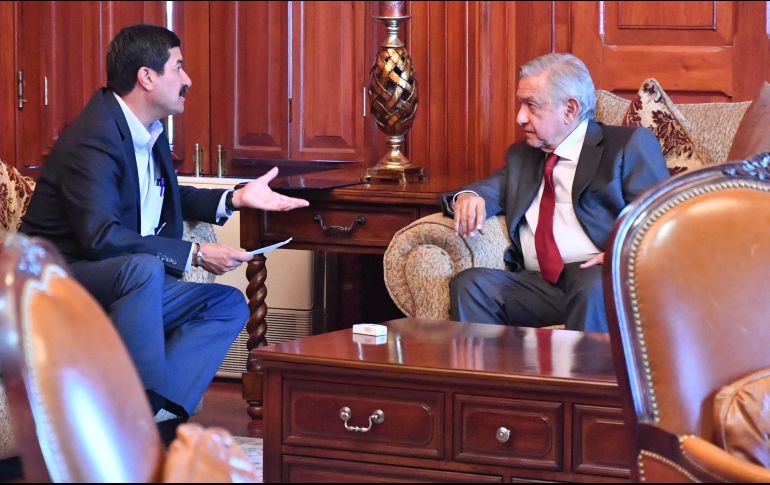 López Obrador y Javier Coral sostuvieron un diálogo privado en el despacho del gobernador. NTX/ESPECIAL