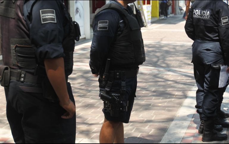 De acuerdo con la denuncia que recibió la Fiscalía Anticorrupción, en septiembre del 2021, elementos de la Comisaría de Guadalajara revisaron a tres hombres en el cruce de Lázaro Cárdenas y Gobernador Curiel, a quienes les encontraron navajas. EL INFORMADOR / ARCHIVO