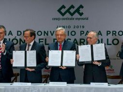 Firma para el fomento de la inversión y el desarrollo incluyente entre el presidente López Obrador y el CCE. FACEBOOK/cceoficialmx
