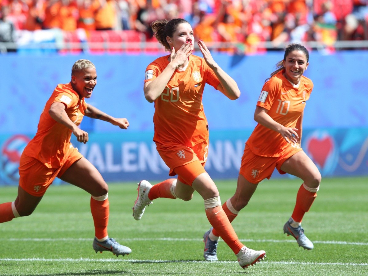  Holanda vence a Camerún y pasa a octavos de final en Mundial Femenil