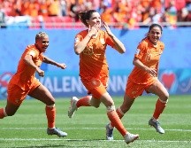 Las campeonas de Europa lograron su segunda victoria gracias a un doblete de Vivianne Miedema ('41, '85) y a una diana de Dominique Bloodworth ('48). EFE / T. Bozoglu