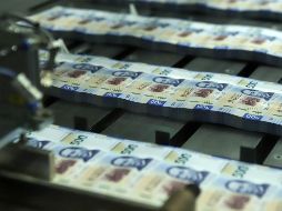 De acuerdo con Banco Base, durante la mayor parte de la semana el tipo de cambio se mantuvo estable, cotizando en un canal entre 19.10 y 19.25 pesos por dólar. SUN/ ARCHIVO